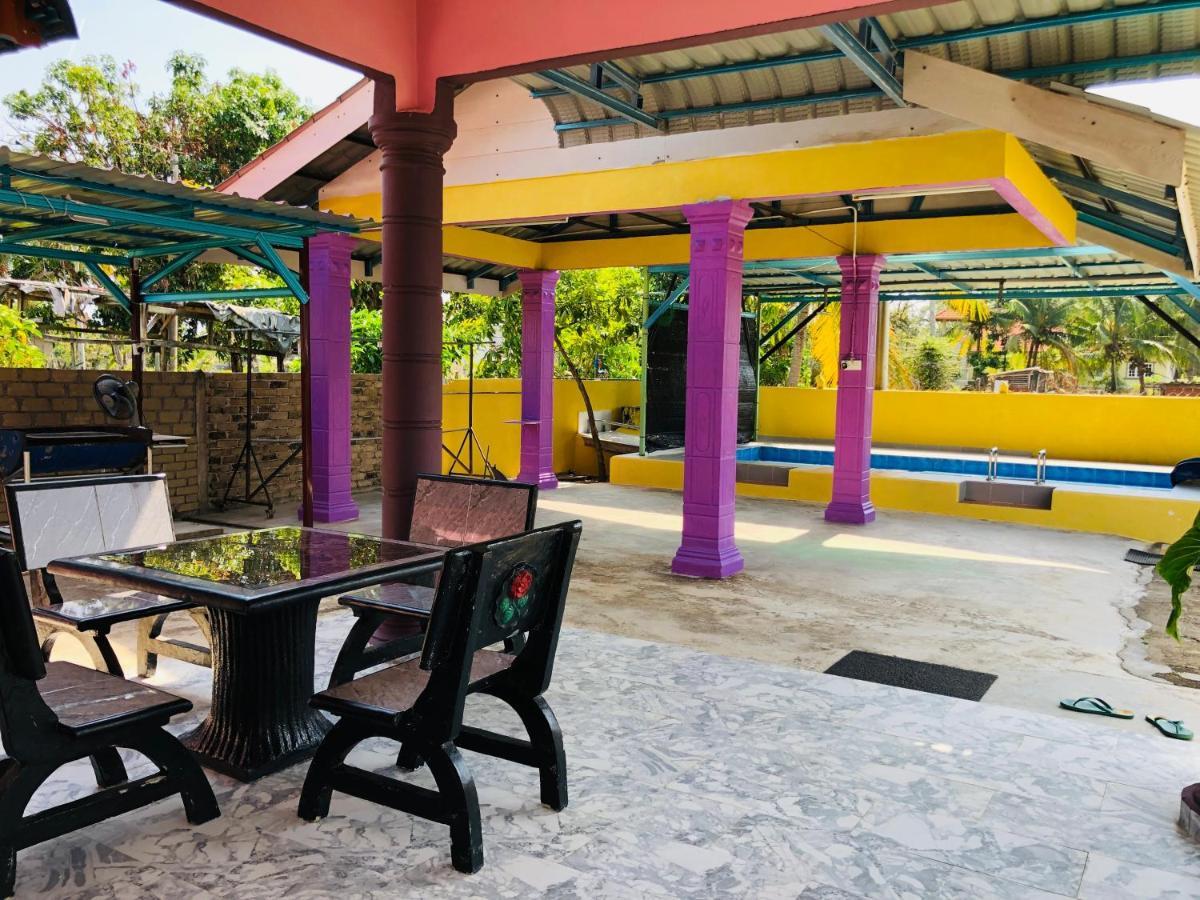 Homestay Tok Abah Dalam Rhu Pasir Puteh Exteriör bild