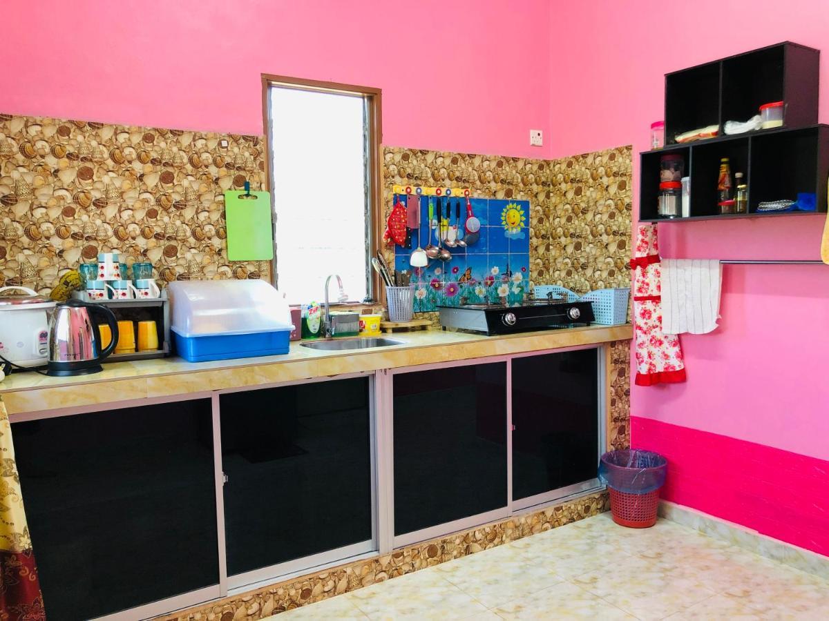 Homestay Tok Abah Dalam Rhu Pasir Puteh Exteriör bild